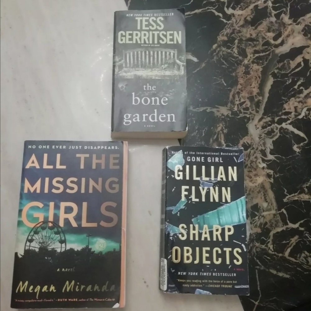 Thriller book bundle